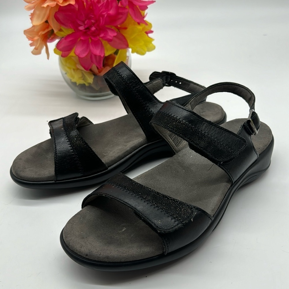 SAS Black Leather Sandals Size 9.5 BSN6814D